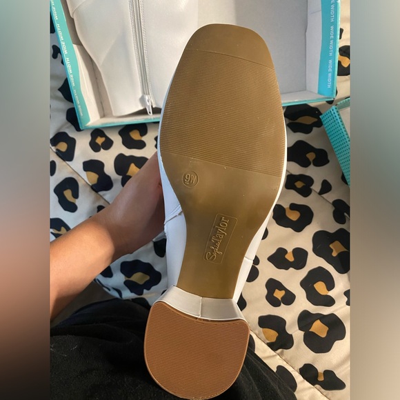 NWT White Heeled Boots - Picture 3 of 4